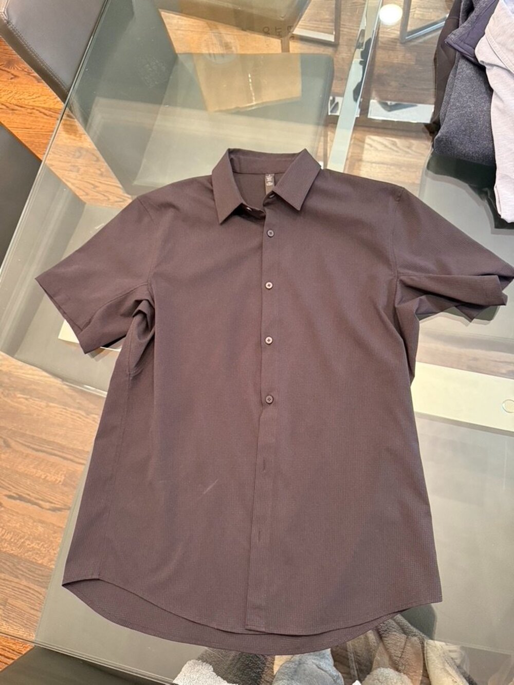 Lululemon Mens Short Sleeve Button Down (Size L)